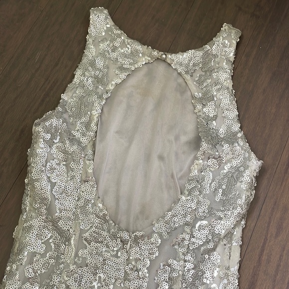 ❤️CACHE❤️Silver and Gray Beaded Mini Prom or Homecoming Dress - Picture 5 of 7